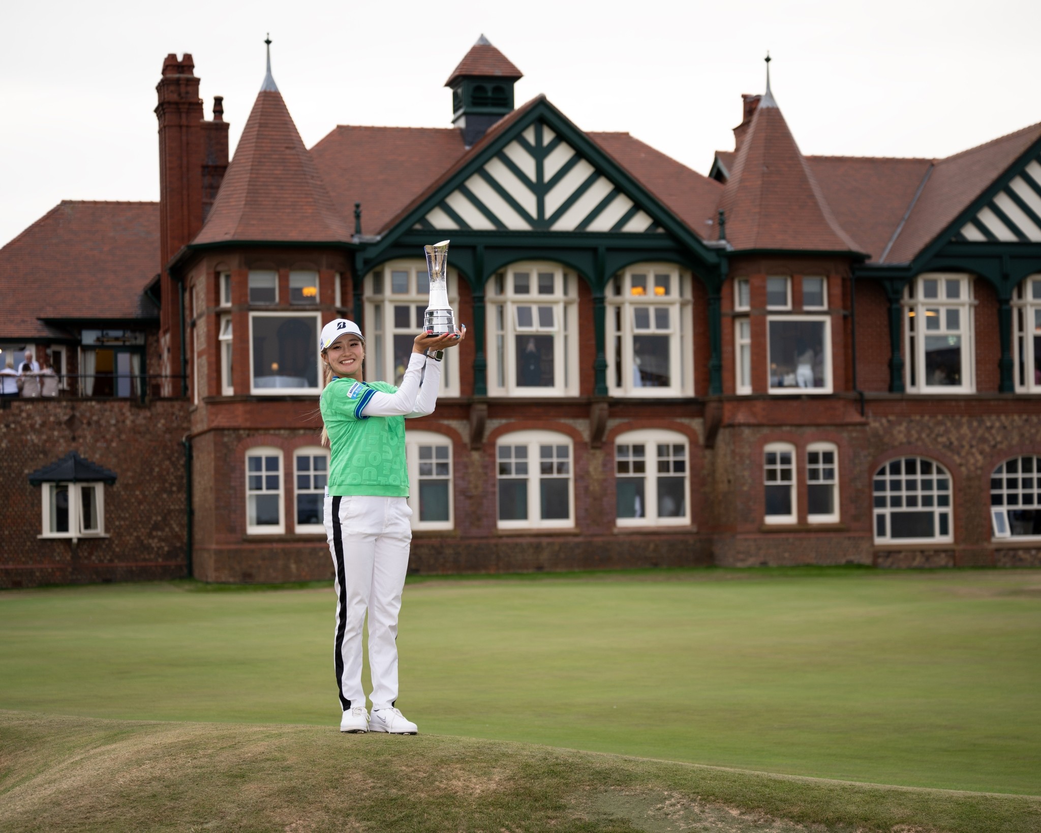 Shiho Kuwaki Wins AIG Women’s Open in Dramatic Playoff